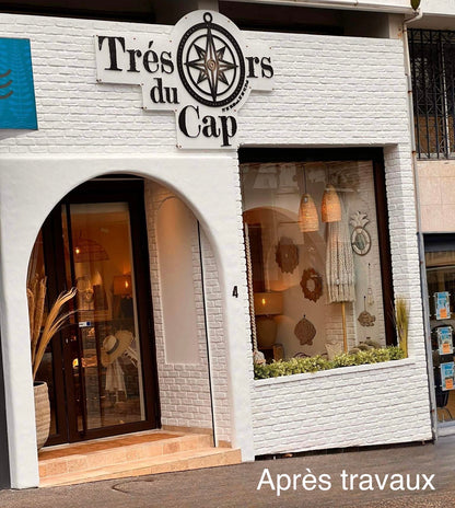 Agencement de la boutique "TrésOrs du Cap" située au 4 rue Augustin Archambaud à Saint-Pierre